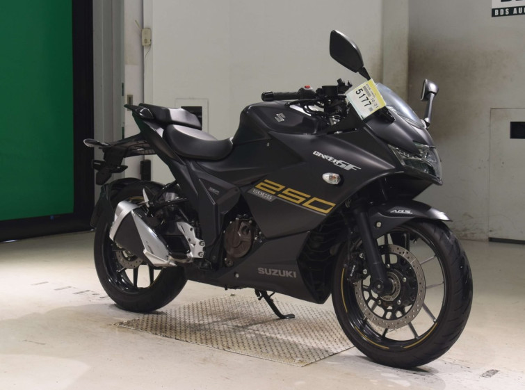 Мотоцикл Suzuki GIXXER SF250 з пробігом 5696 km