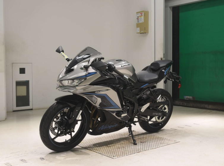 Мотоцикл Kawasaki NINJA ZX-25R KRT з пробігом 1888 km