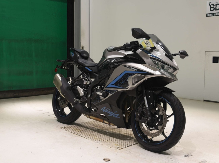 Мотоцикл Kawasaki NINJA ZX-25R KRT з пробігом 1888 km