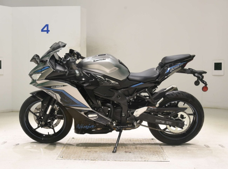 Мотоцикл Kawasaki NINJA ZX-25R KRT з пробігом 1888 km