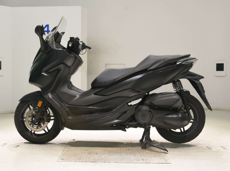 Мотоцикл Honda FORZA з пробігом 76147 km