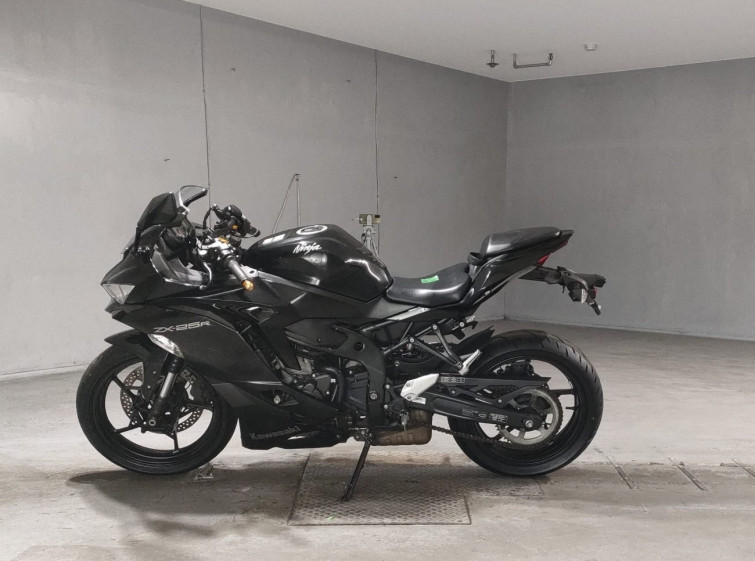 Мотоцикл Kawasaki NINJA ZX-25R с пробегом 25634 km