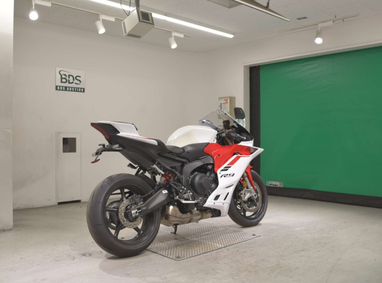 Мотоцикл Yamaha YZF-R9 з пробігом 775 km