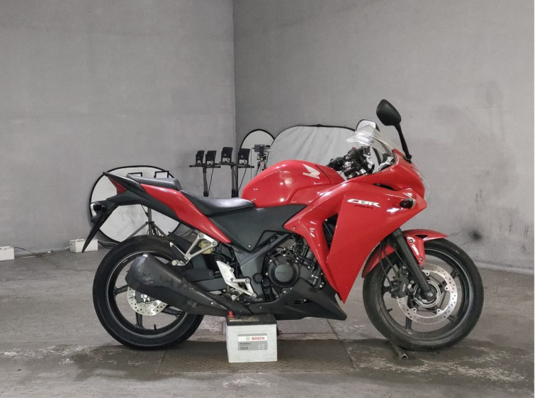 Мотоцикл Honda CBR250R с пробегом 26925 km