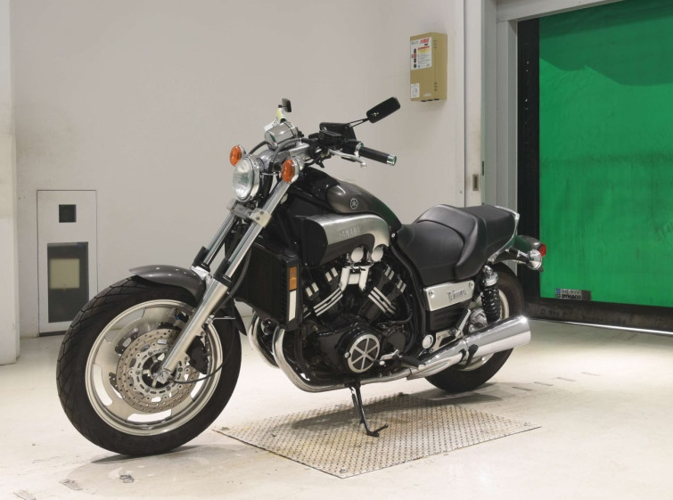 Мотоцикл Yamaha V-MAX1200 с пробегом 4335 km