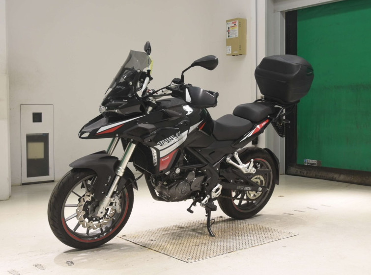 Мотоцикл Benelli TRK251 с пробегом 552 km