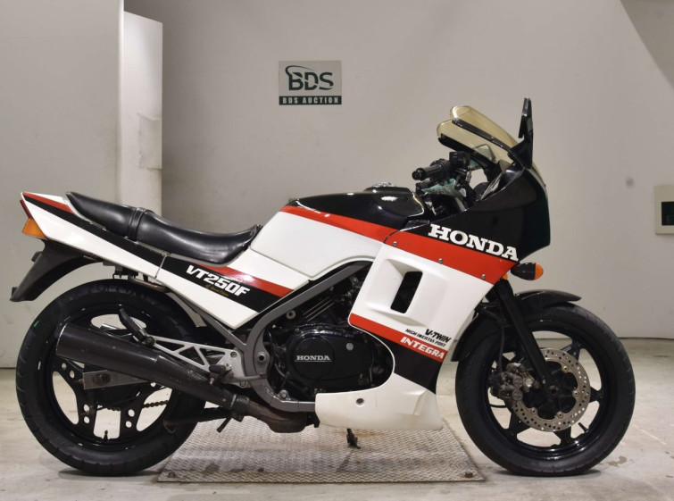 Мотоцикл Honda VT250FC з пробігом 81760 km