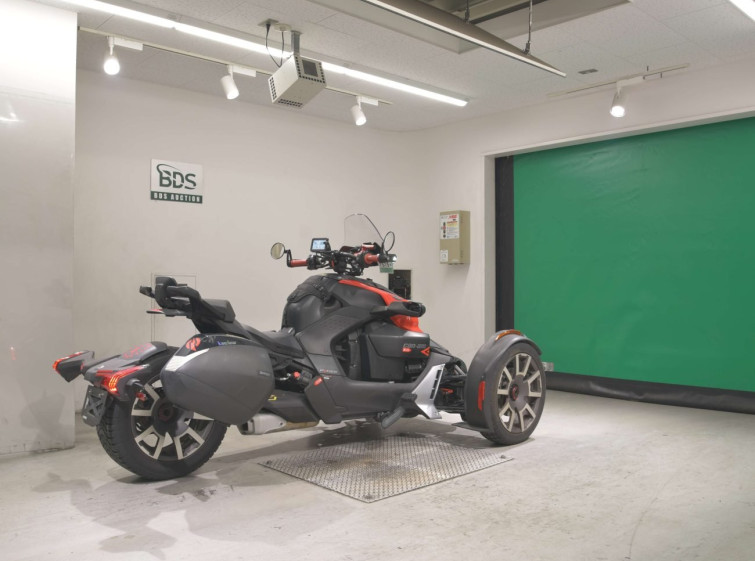 Мотоцикл Can-Am RYKER 900