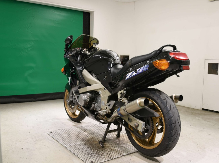 Мотоцикл Kawasaki ZZ-R400 з пробігом 62154 km
