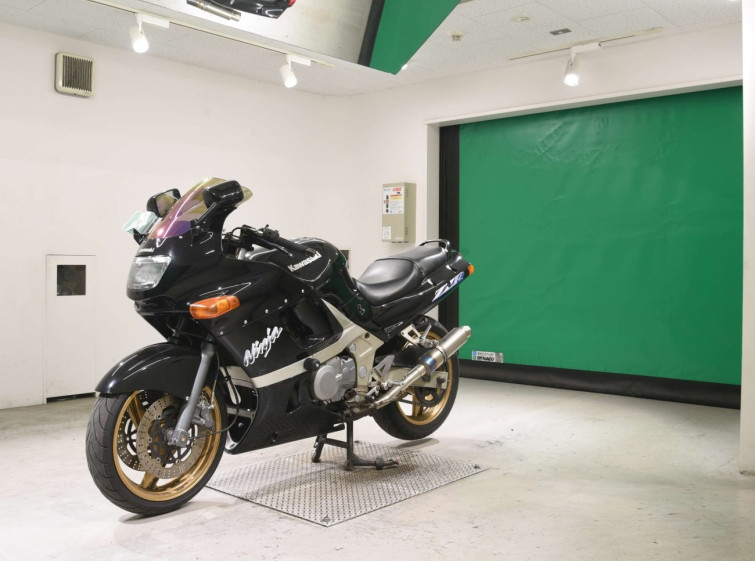 Мотоцикл Kawasaki ZZ-R400 з пробігом 62154 km