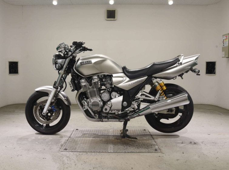 Мотоцикл Yamaha XJR1300 с пробегом 69076 km