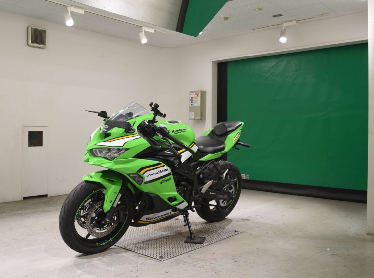 Мотоцикл Kawasaki ZX-4RR с пробегом 9279 km