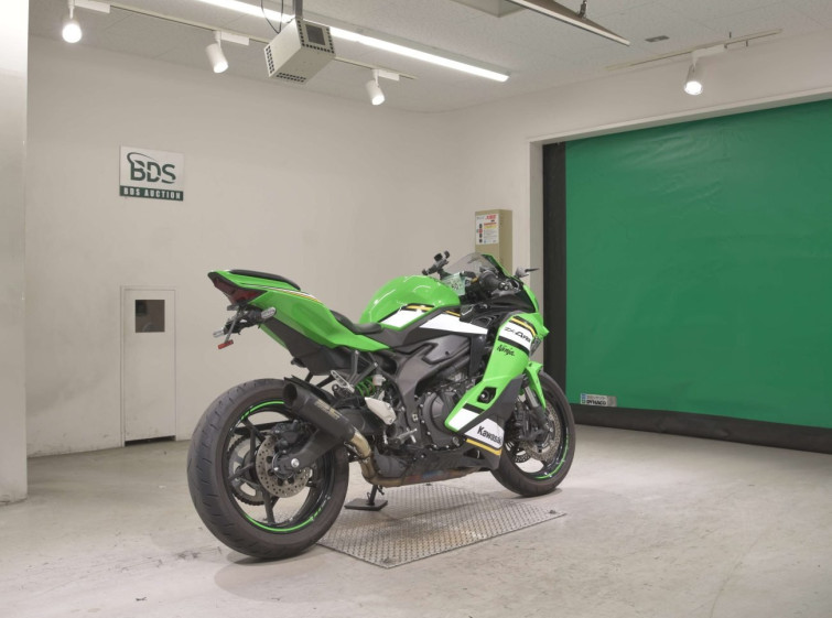 Мотоцикл Kawasaki ZX-4RR с пробегом 9279 km