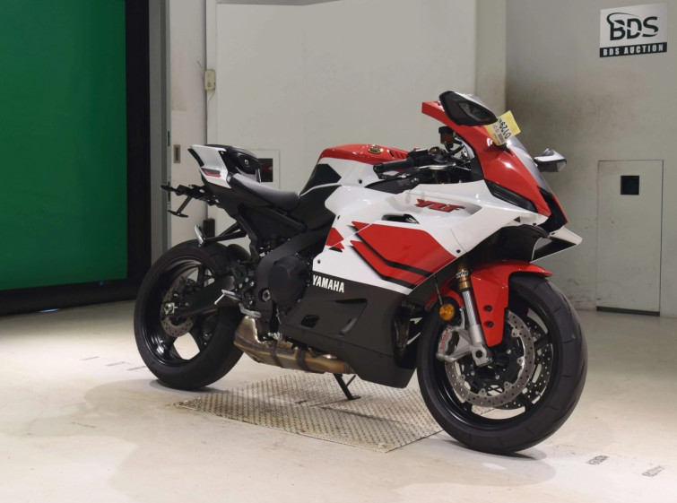 Мотоцикл Yamaha YZF-R9 с пробегом 2983 km