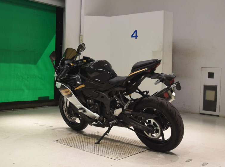 Мотоцикл Kawasaki ZX-4R SE с пробегом 2522 km