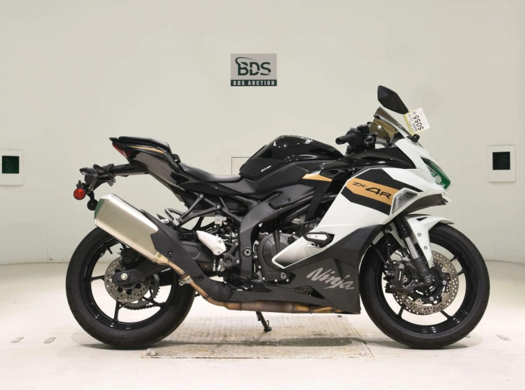 Мотоцикл Kawasaki ZX-4R SE с пробегом 2522 km