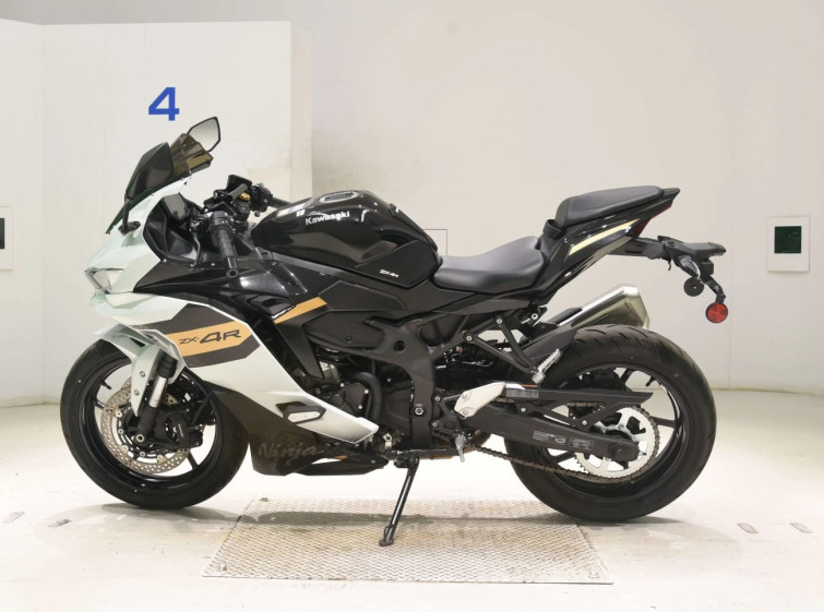 Мотоцикл Kawasaki ZX-4R SE с пробегом 2522 km