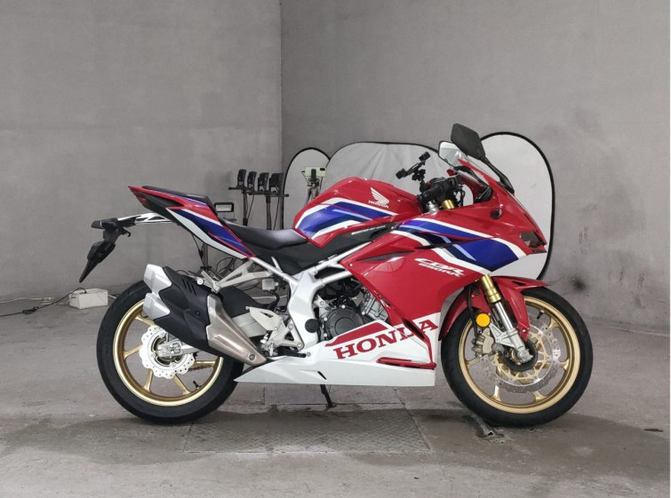 Мотоцикл Honda CBR250RR с пробегом 108 km