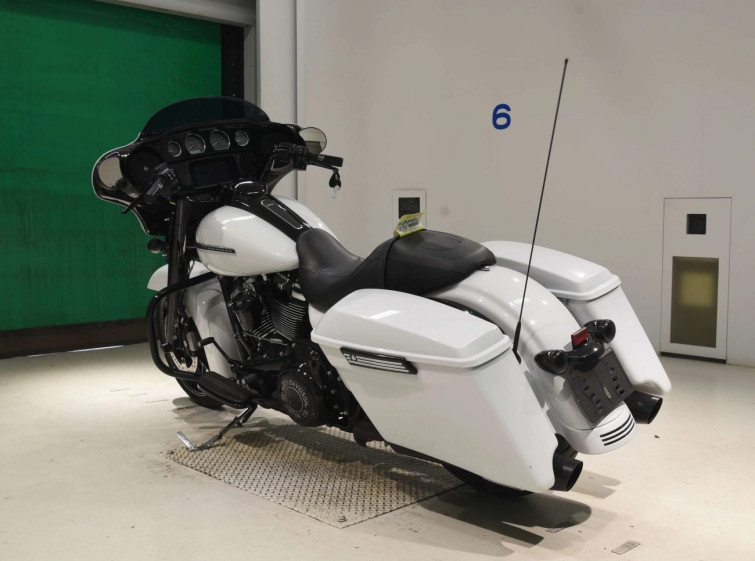 Мотоцикл HD STREET GLIDE FLHXS1870 з пробігом 5318 km