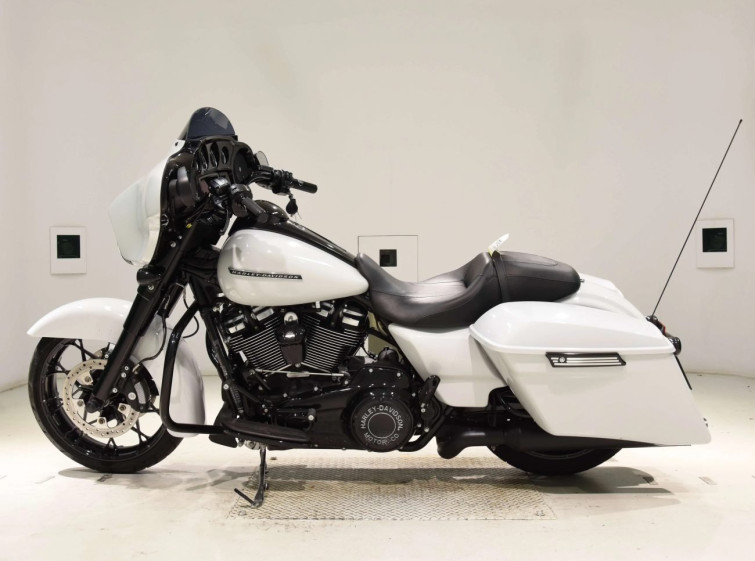 Мотоцикл HD STREET GLIDE FLHXS1870 з пробігом 5318 km