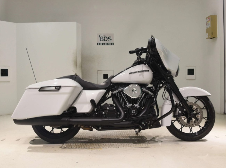 Мотоцикл HD STREET GLIDE FLHXS1870 з пробігом 5318 km