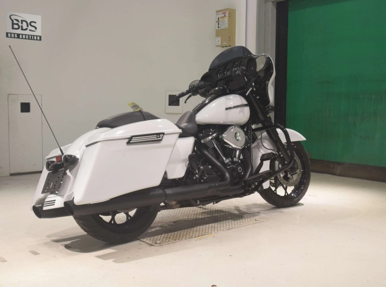 Мотоцикл HD STREET GLIDE FLHXS1870 з пробігом 5318 km