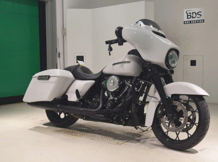 Мотоцикл HD STREET GLIDE FLHXS1870 з пробігом 5318 km