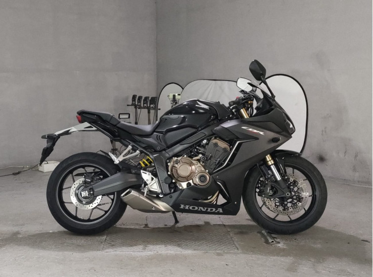 Мотоцикл Honda CBR650R с пробегом 9689 km