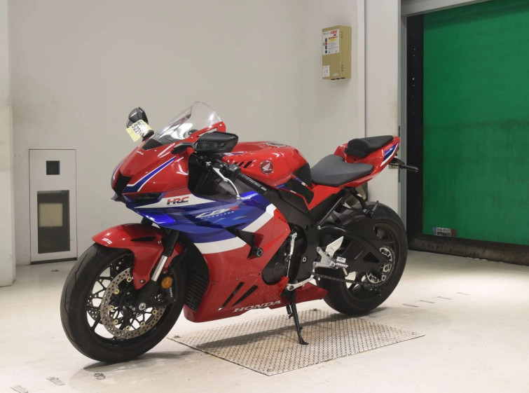 Мотоцикл Honda CBR1000RR с пробегом 1213 km