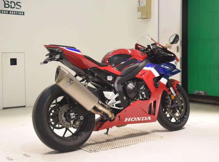 Мотоцикл Honda CBR1000RR с пробегом 1213 km