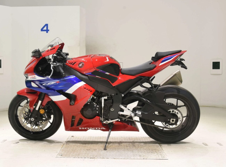 Мотоцикл Honda CBR1000RR с пробегом 1213 km