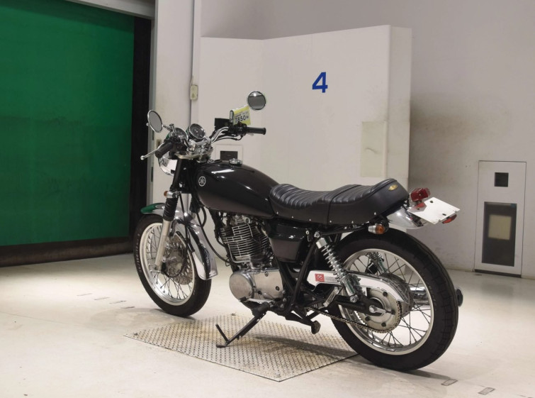 Мотоцикл Yamaha SR400