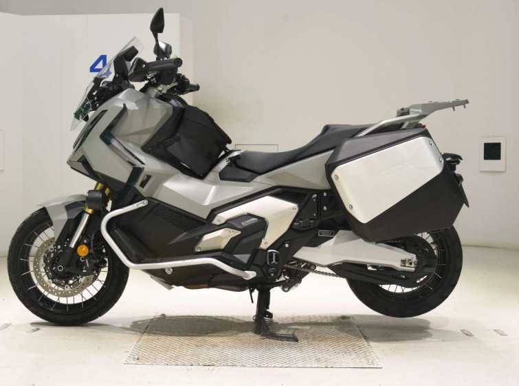 Мотоцикл Honda X-ADV750 с пробегом 2427 km