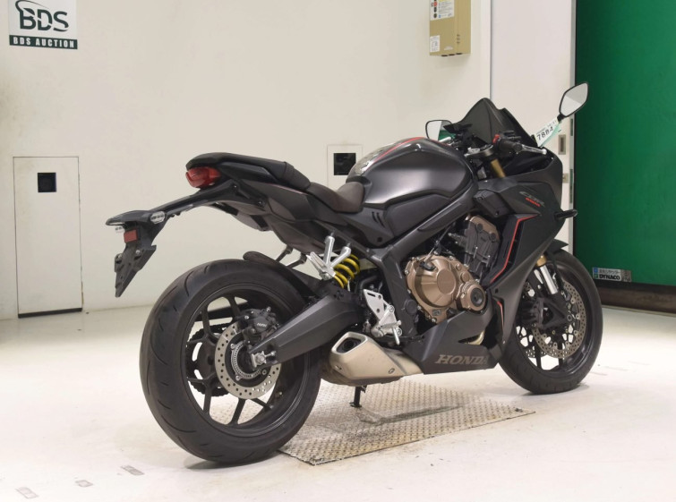Мотоцикл Honda CBR650R з пробігом 9750 km