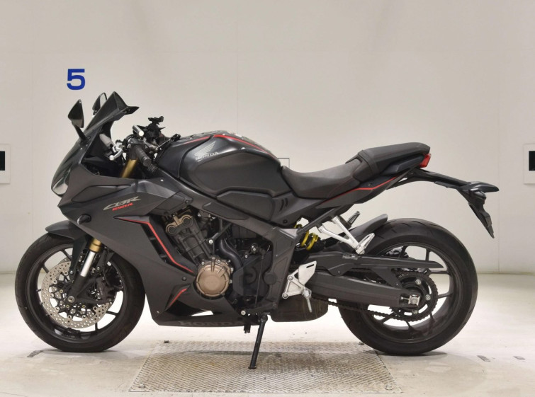 Мотоцикл Honda CBR650R з пробігом 9750 km