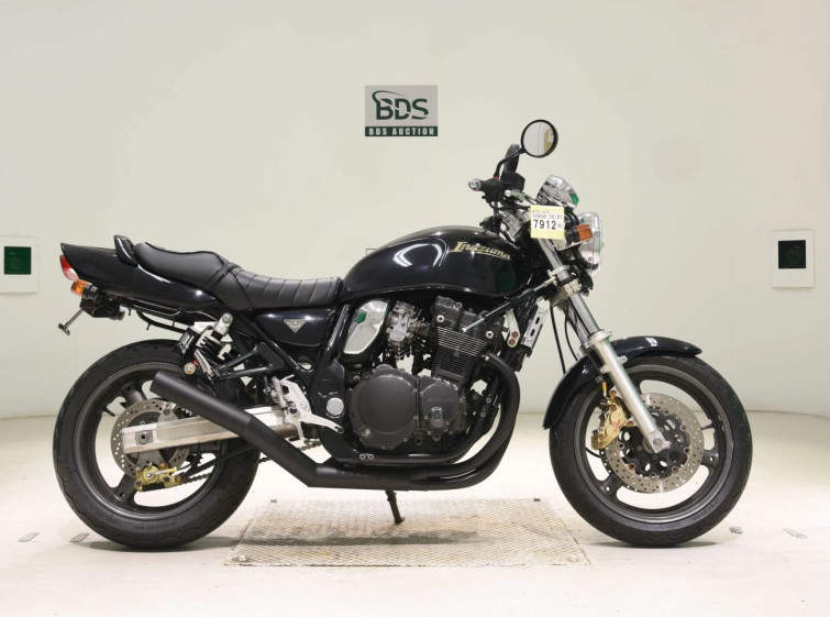 Мотоцикл Suzuki GSX400 INAZUMA