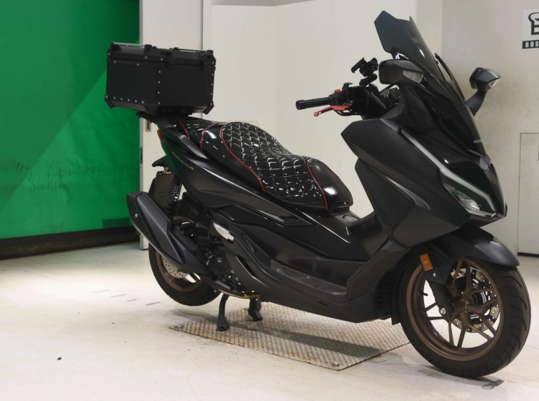 Мотоцикл Honda FORZA-6