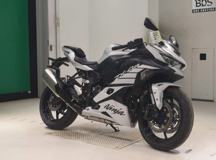 Мотоцикл Kawasaki ZX-4RR з пробігом 20802 km