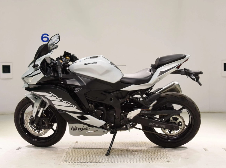 Мотоцикл Kawasaki ZX-4RR з пробігом 20802 km