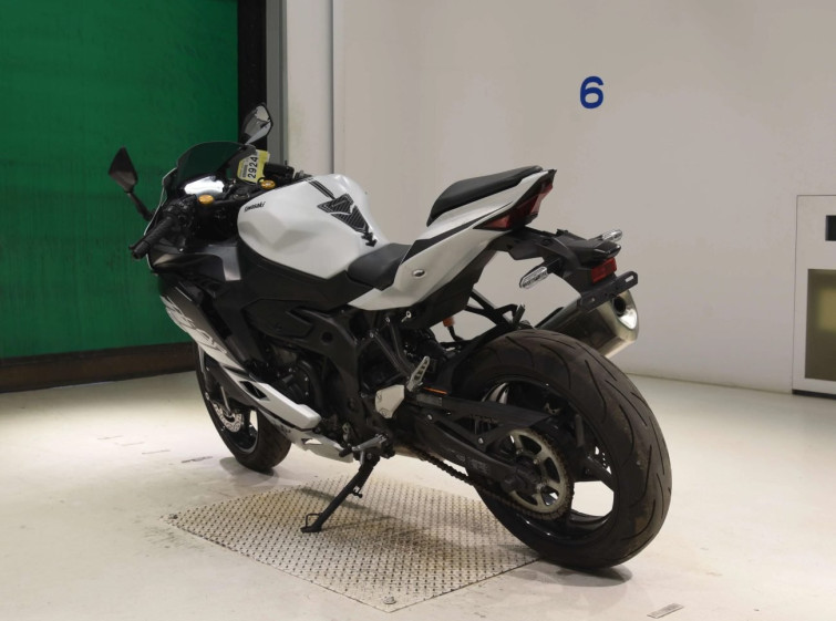 Мотоцикл Kawasaki ZX-4RR з пробігом 20802 km
