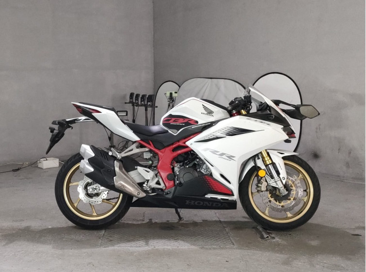 Мотоцикл Honda CBR250RR с пробегом 16125 km