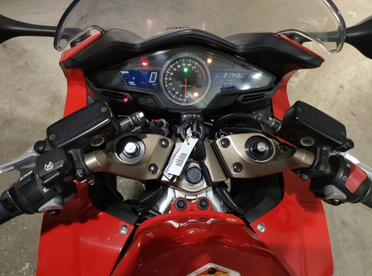 Мотоцикл Honda VFR800F с пробегом 21743 km