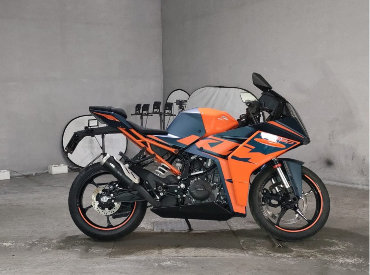 Мотоцикл KTM RC 390 с пробегом 393 km