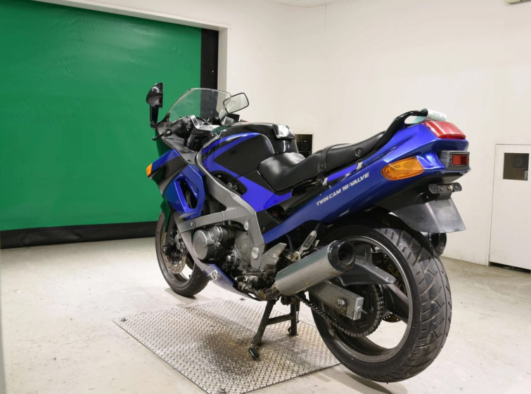 Мотоцикл Kawasaki ZZ-R400
