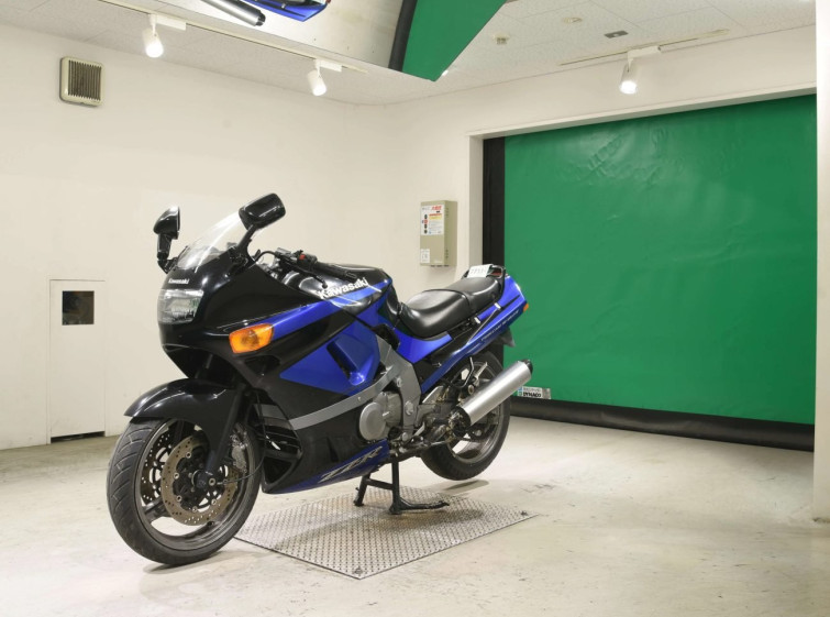 Мотоцикл Kawasaki ZZ-R400
