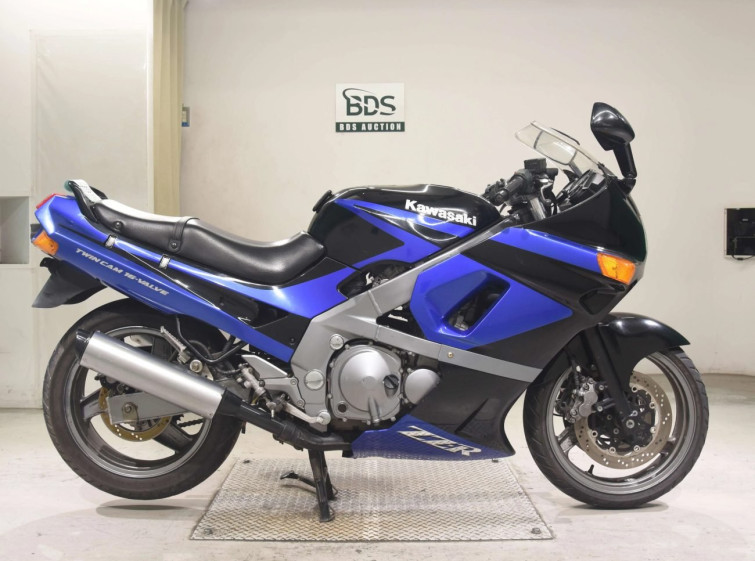 Мотоцикл Kawasaki ZZ-R400