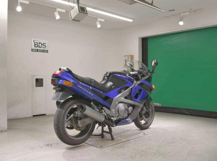 Мотоцикл Kawasaki ZZ-R400