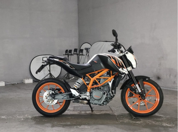 Мотоцикл KTM 390 DUKE с пробегом 3725 km