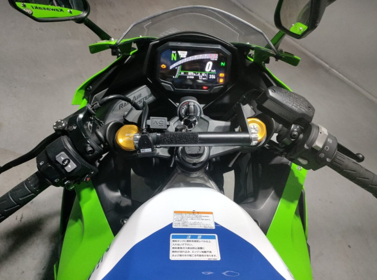 Мотоцикл Kawasaki NINJA ZX-4R SE з пробігом 9675 km
