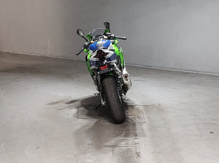 Мотоцикл Kawasaki NINJA ZX-4R SE з пробігом 9675 km